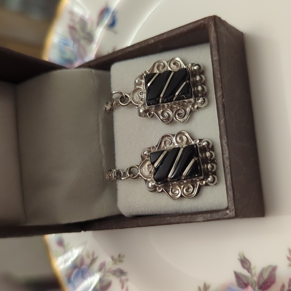 Elegant Vintage Black Onyx and Silver Earrings - Picture 1 of 8